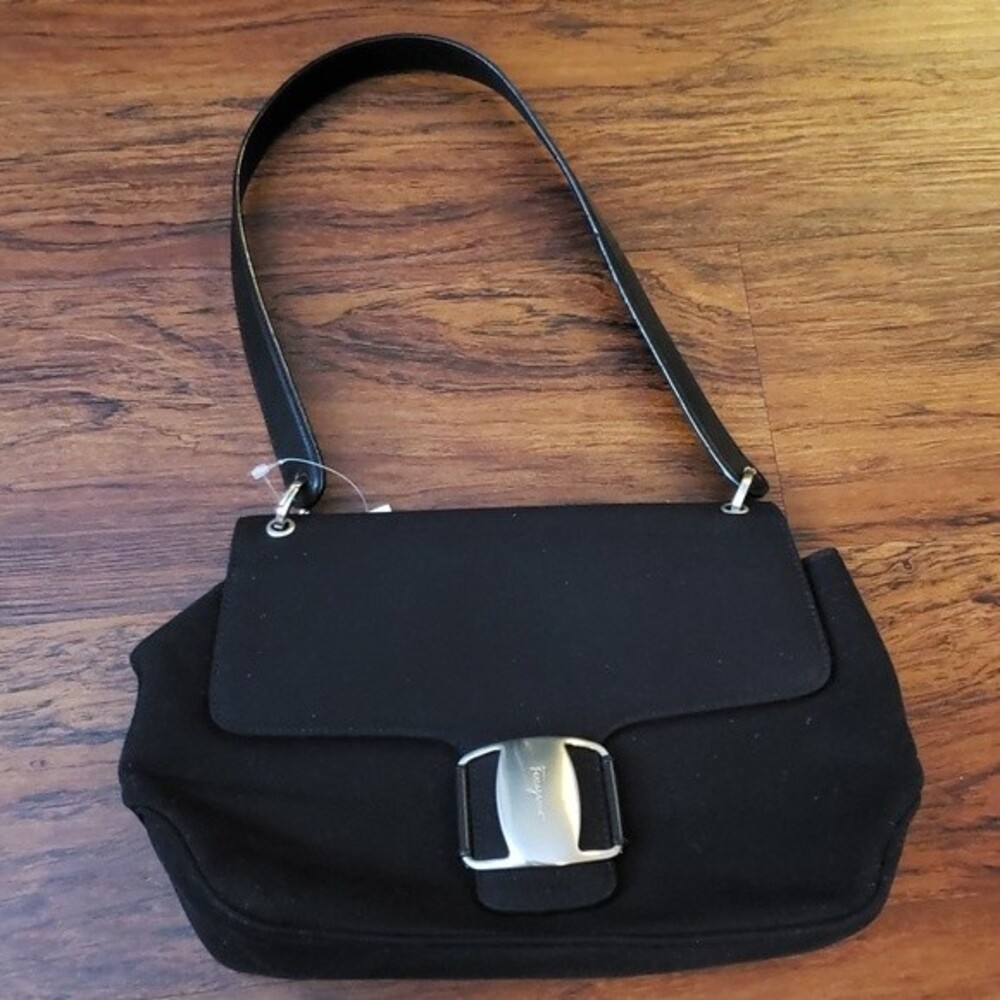Vintage Classic Salvatore Ferragamo Black Chic Feminine Y2K Edgy Shoulder Purse